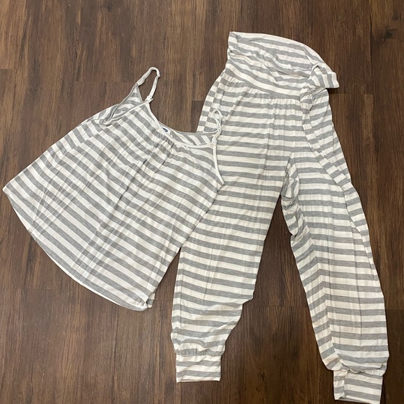 Two sets of Maternity pajamas - Picture 2 of 3